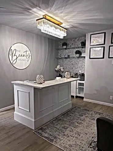 Photo of Beauty Lounge front desk.